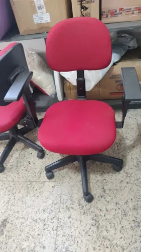 2 Cadeiras escritório com cilindro de altura e regulagem de encosto