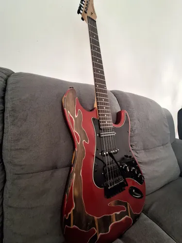 Guitarra Condor RX-30 HSS - Muito confortável e pronta para tocar