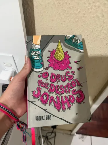 Livro "o deus que destrói sonhos" NOVO