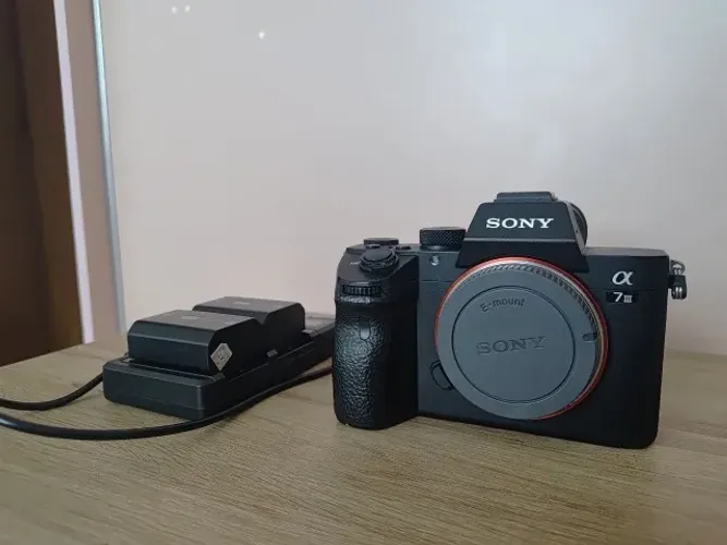 Câmera Mirrorless Sony A7iii 4k corpo + baterias + cartão
