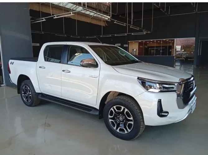 Toyota Hilux CD SRX 4X4 2.8 TDI 16V Diesel Aut. 2024