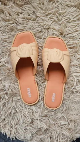 Melissa Plush Slide Salmão, tamanho 35.