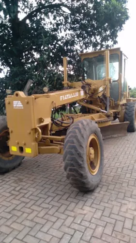 MOTONIVELADORA FIATALLIS FG85