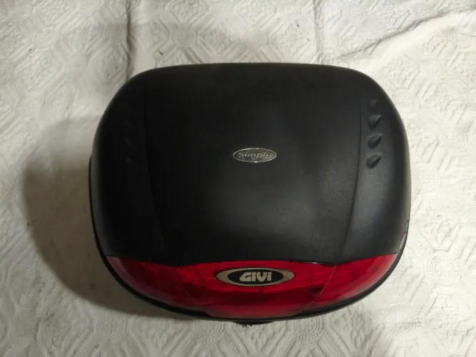 Baú givi 45 litros 2 capacetes