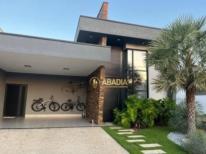 Casa em condomínio em Paulínia