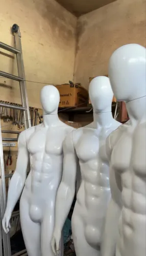 Manequins Masculino + Base em MDF com rodinhas