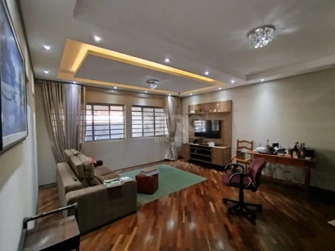 Casa com 3 suítes no Jd. Estoril
