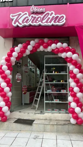 Arco de balões para fachada de loja, inauguração, aniversários
