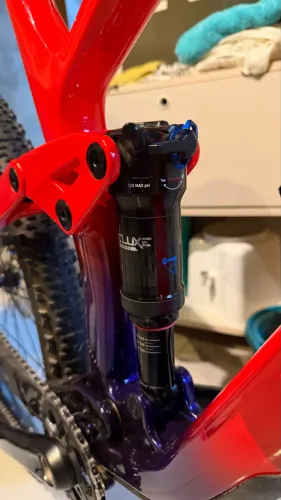 Amortecedor traseiro shock ( ROCKSHOX DELUXE ULTIMATE ) 185x50