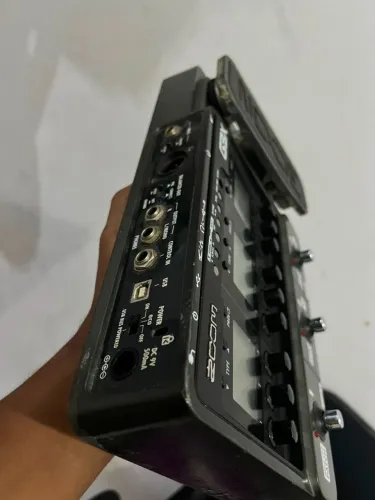 PEDALEIRA ZOOM G3X + PEDAL WHA WHA VEDO