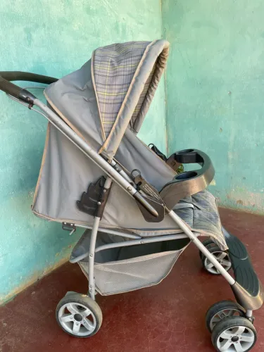 Carrinho de bebê a venda, valor 200 reais