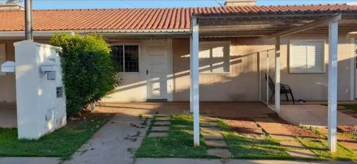 Alugo casa Condomínio Village Parati 1.200,00