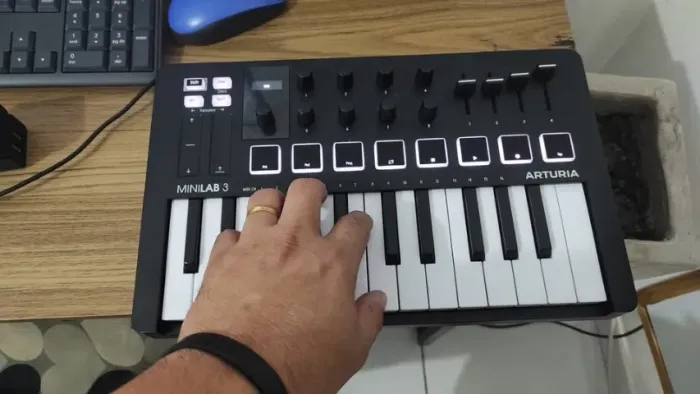 Arturia Minilab 3 Teclado controlador na caixa