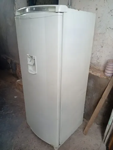 Geladeira Consul Facilite Frost Free 1 Porta com Dispenser de Água - Entrego <br>