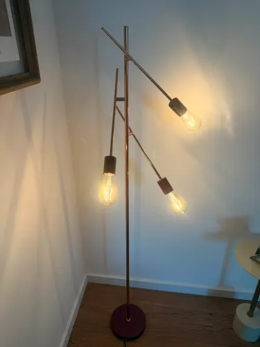 Luminária de Piso Moderna com 3 Braços Articulados - Estilo Industrial