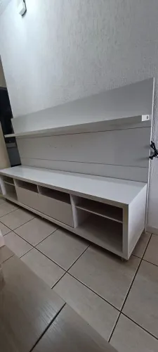 Painel e rack para sala