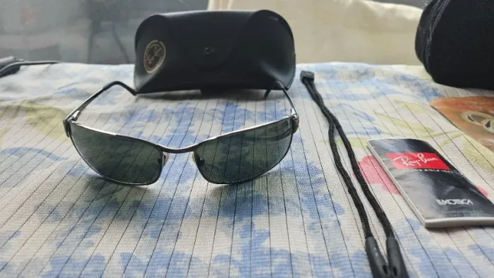 ÓCULOS DE SOL RAY BAN RB3269 004 ELEGANTE GUNMETAL ENVOLTÓRIO RETANGULAR 