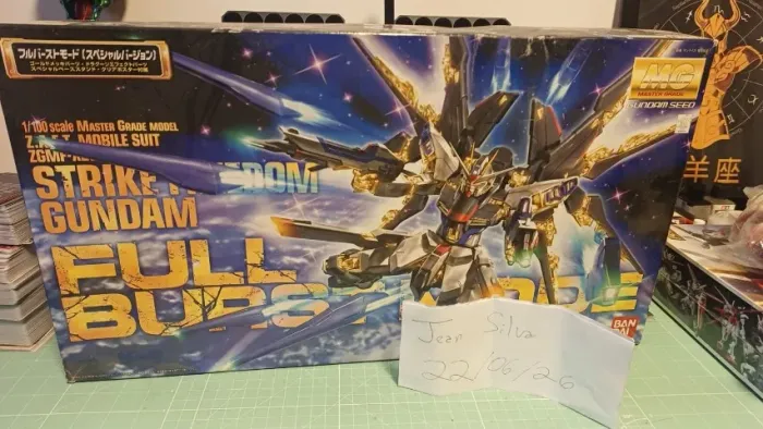 Strike Gundam Full Burst Mode Master Grade - BANDAI