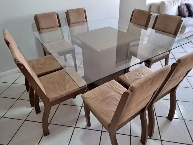 Mesa de vidro com 8 cadeiras