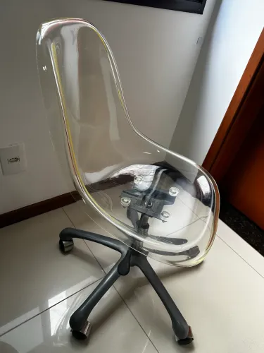 Cadeira de Acrílico Transparente 