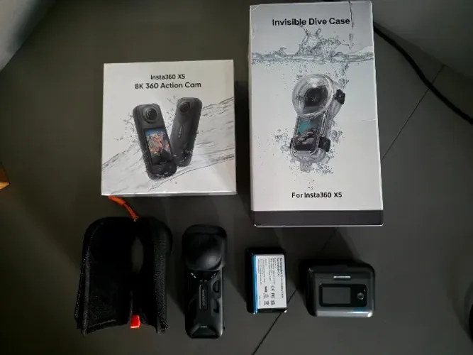 Câmera de Ação Insta360 X5 usada por 15 dias com varios acessórios