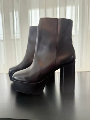 Bota Arezzo