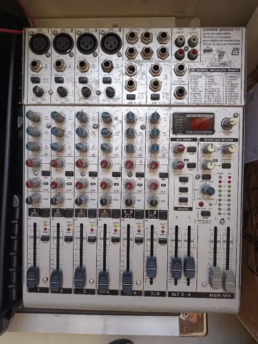 Mesa behringer 6 canais eurorack ub1204fx-pro