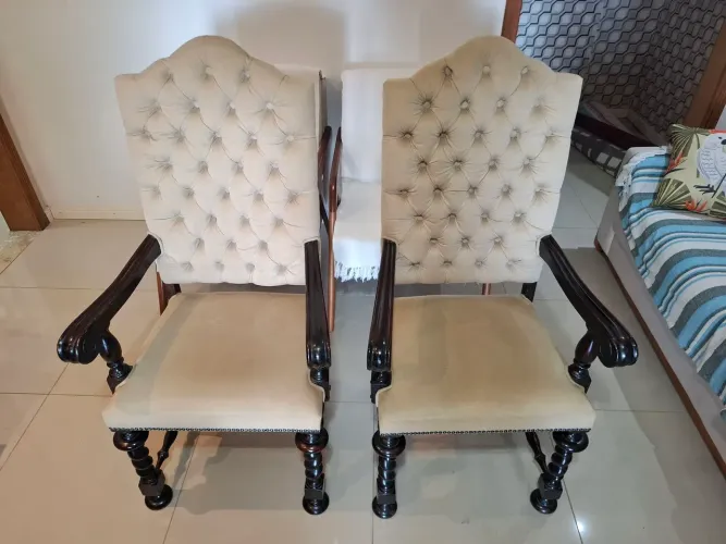 Conjunto de cadeiras estilo manuelino