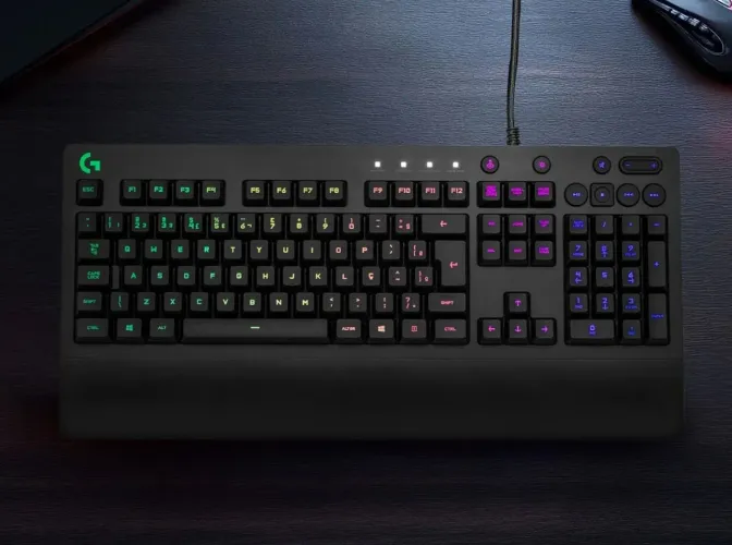 Teclado Gamer RGB Logitech G213 Prodigy - USB ABNT2 Preto