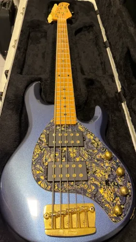 Baixo Music man edição especial HH
