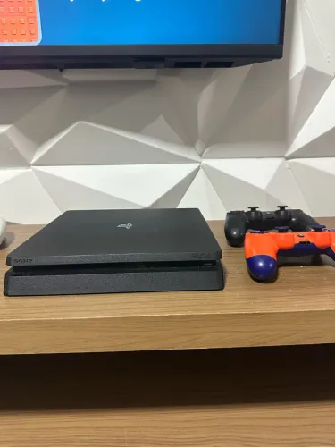 Ps4 slim 1TB