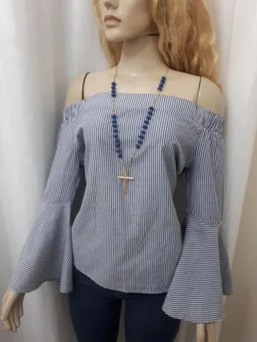 Blusa listrada ombro a ombro