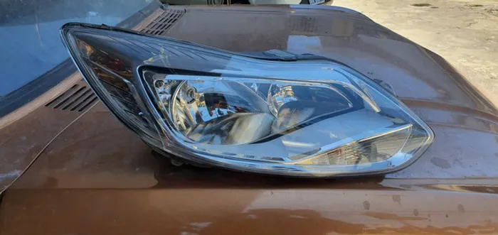 Farol do ford focus