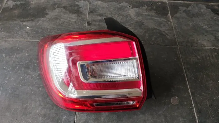 Lanterna traseira esquerda Renault Logan 2014 