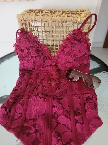 Body  de renda  marsala