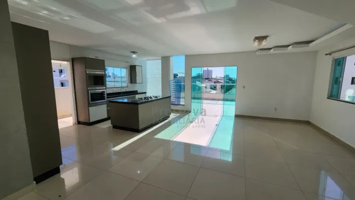 Prédio Versátil de 550m²: Comércio e Residência em Um Só Imóvel!