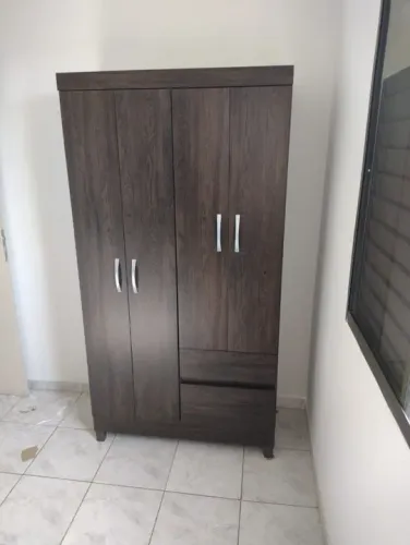 Guarda roupa novo na caixa