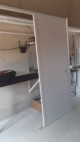 Porta de correr alumínio com pvc com fechadura