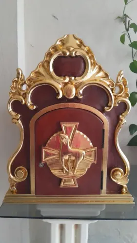 Sacrário em Madeira