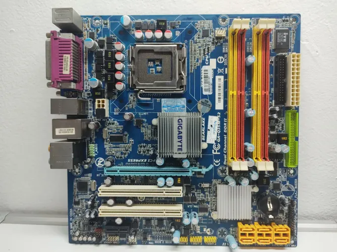Placa mãe Gigabyte GA-Q35M-S2 (LEIA A DESCRIÇÃO)