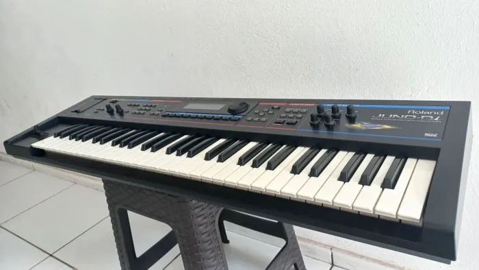 Teclado Roland Juno-Di