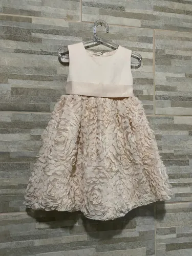 Vestidinho de evento infantil 