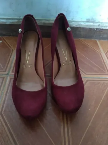 Sapatos de salto vinho