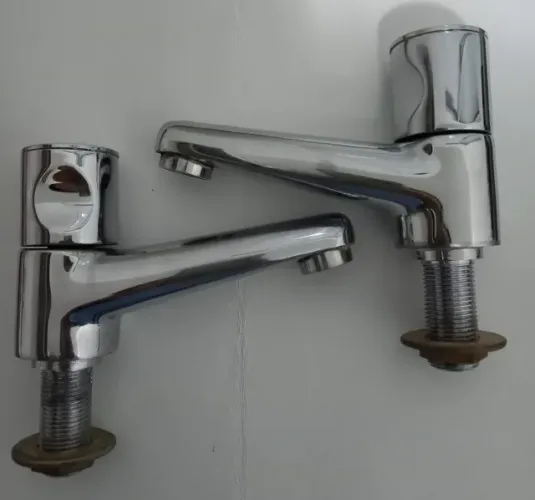 Torneira de banheiro marca Deca