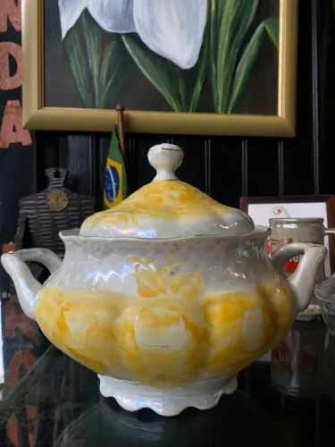 Sopeira em porcelana antiga