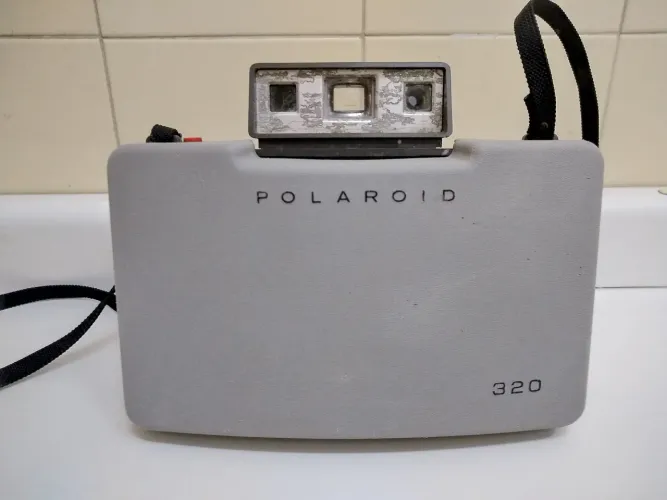 Câmera Polaroid 320