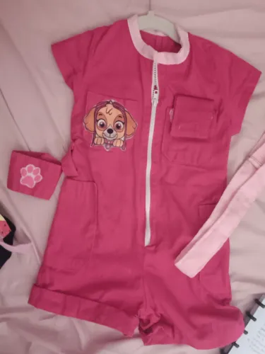 Macacão skye patrulha canina veste 2 a 3 anos.