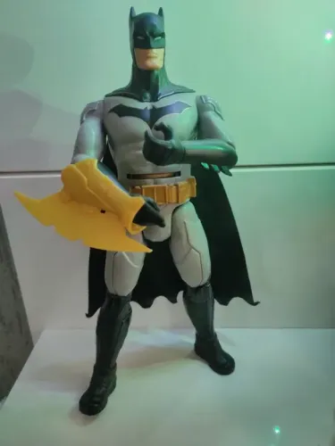 Boneco Batman articulado 30cm - Figura de Ação