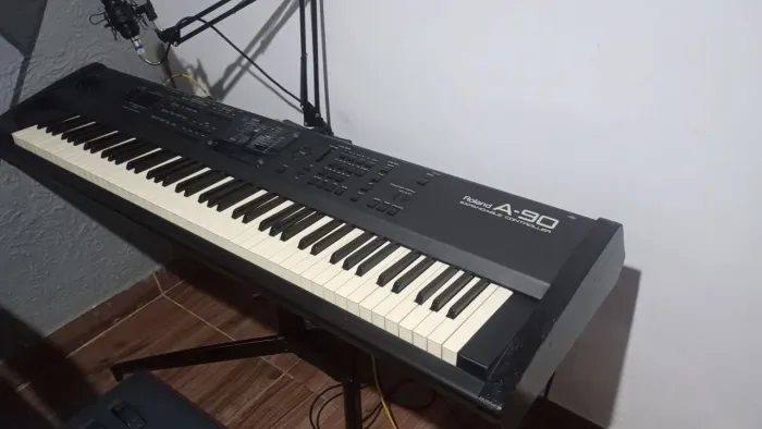 Teclado Roland A90 
