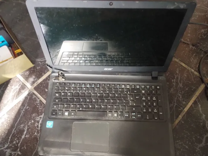Vendo notebook Acer aspire es1-533